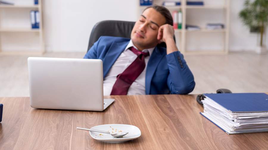 Эндокринолог объяснил появление сонливости после еды 