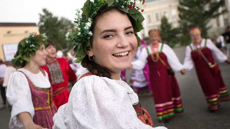 «Большая перемена» объявила конкурс хороводов в День России 