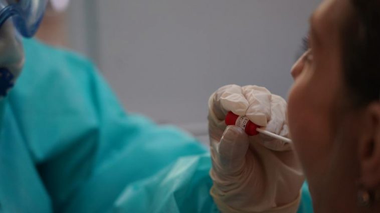 Власти Москвы заявили о росте доли молодых людей среди заболевших COVID-19 