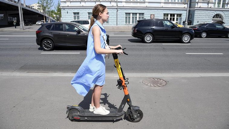 В Москве разработали меры по регулированию езды на электросамокатах 
