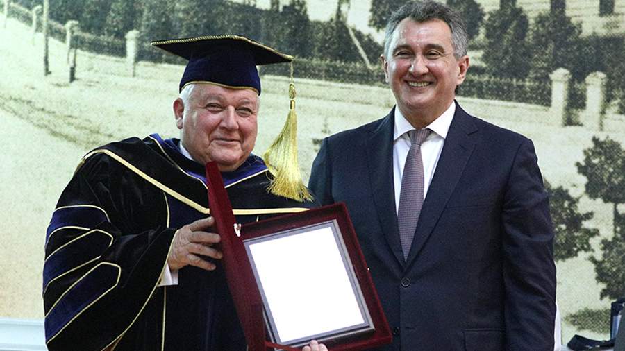 Михаил Ковальчук получил звание почетного профессора РНЦХ имени Петровского 