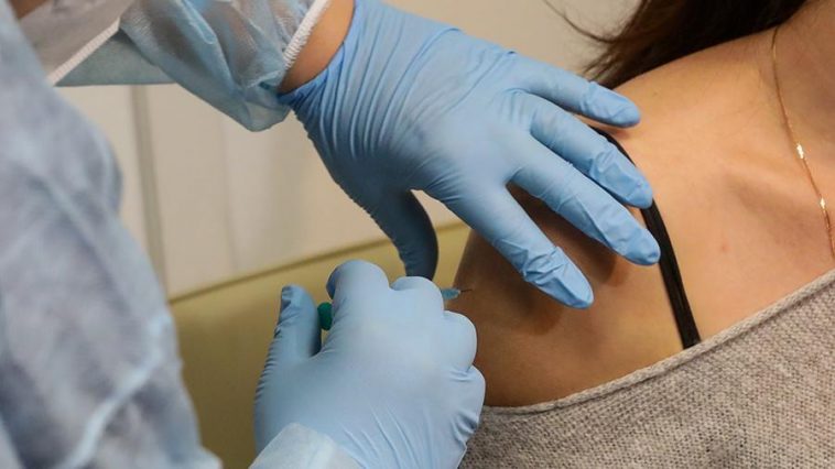 Обязательную вакцинацию ввели в Тверской области для ряда граждан 