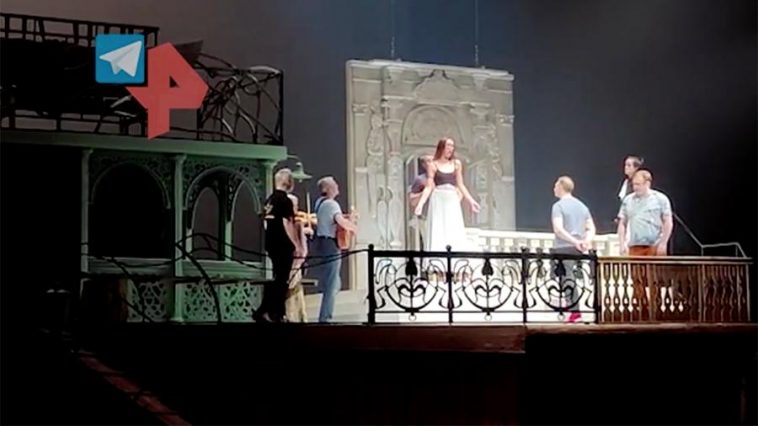 Опубликовано видео с репетиции спектакля с участием Бузовой 