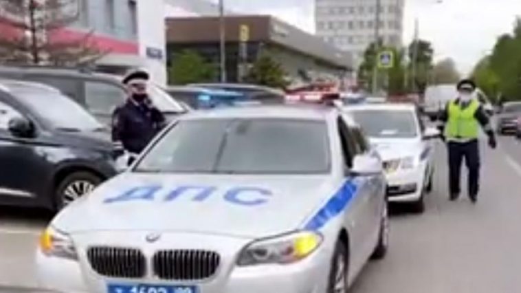 В Москве сотрудники ДПС поймали скрывавшегося от них автоблогера 