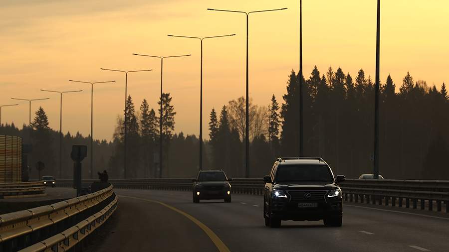 Путин поручил обеспечить мобильную связь вдоль автодорог 