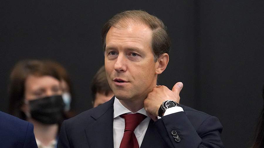 Мантуров назвал количество ежедневно прививающихся от коронавируса 