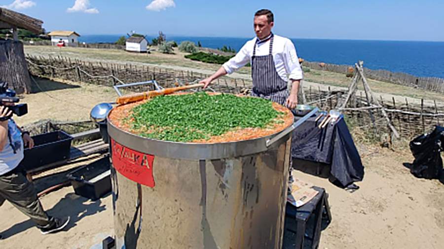 Повар из Кубани наготовил борща на Книгу рекордов России 