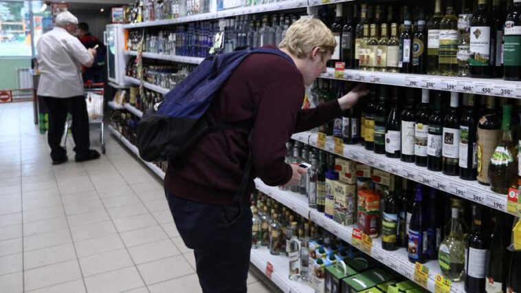 Минздрав предложил продавать крепкий алкоголь с 21 года 