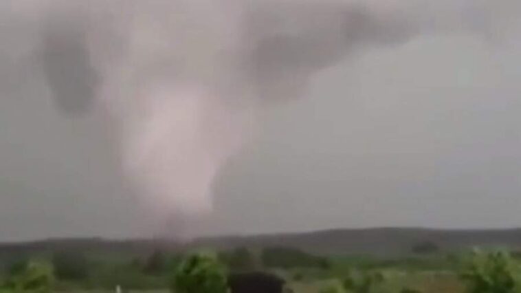 Смерч в Татарстане и его последствия сняли на видео 