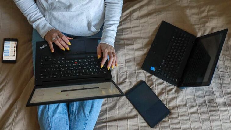 Опрос выявил наиболее популярную сферу работы при смене профессии 