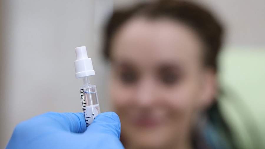 Гинцбург допустил регистрацию назальной вакцины до середины марта 