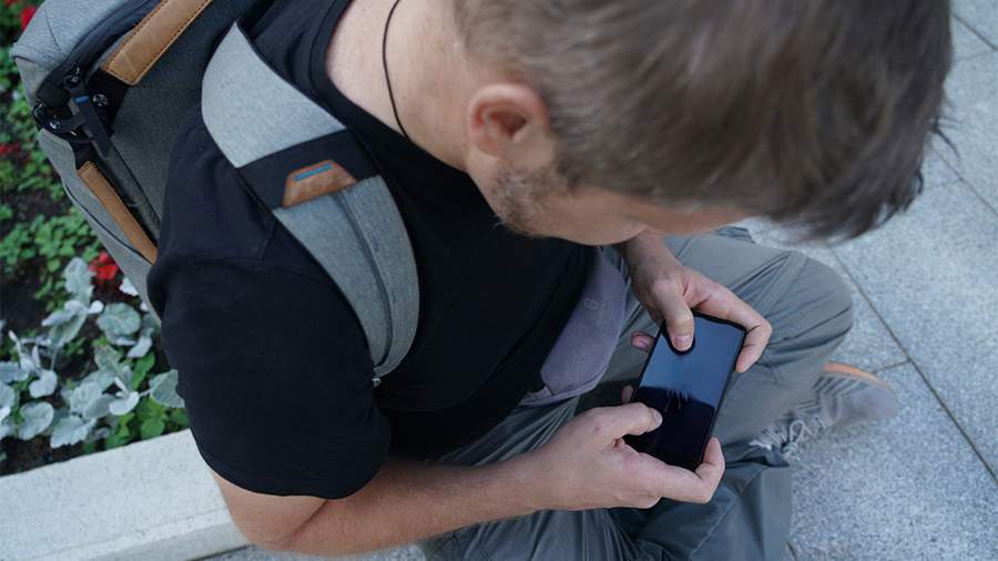 Врач назвала гиперкифоз основным заболеванием при пользовании гаджетами 