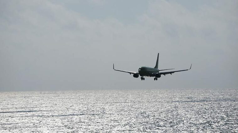 Летевший из Калининграда в Москву самолет после проверки продолжил полет 