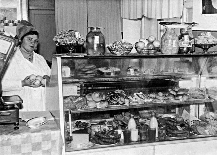 Первые бургеры появились в Советском Союзе еще в 1937 году, на три года раньше, чем в Америке