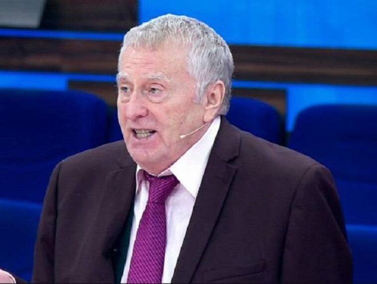 Россияне распродают за миллионы рублей вещи, связанные с покойным Жириновским (ФОТО)