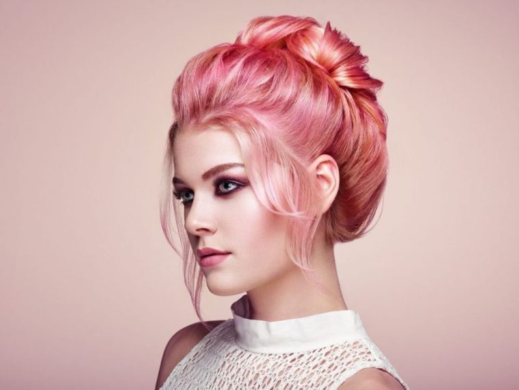 Розовое окрашивание волос 2023