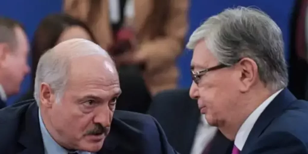 «А не нужно было хитрить с Россией»: Лукашенко всего одним росчерком пера проучил Токаева
