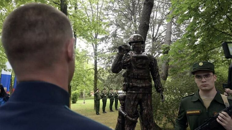 В Сочи торжественно открыли памятник павшим воинам Северного военного округа