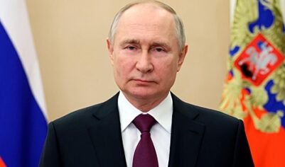 Путин осмотрел образцы БПЛА на заводе в Петербурге