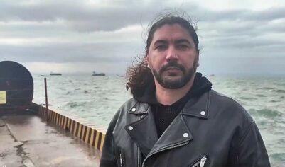 Спасательная операция на месте ЧП с судном на Сахалине приостановлена из-за шторма