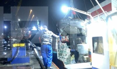 Судно спасенного в Охотском море мужчины матросы сначала приняли за мусор