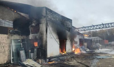 Пожар в производственном здании в Подольске локализовали на площади 3,6 тыс. кв. м