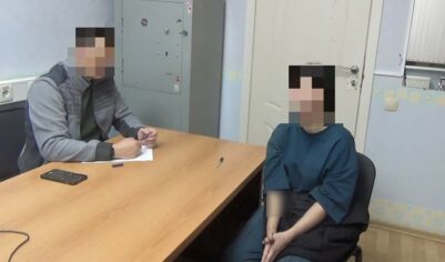 Опубликованы кадры допроса бросившей умирать годовалого ребенка матери