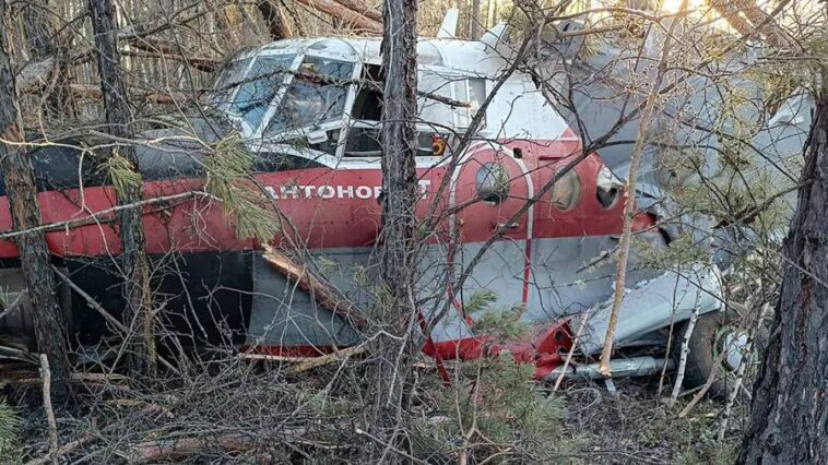 Опубликованы кадры с места аварийной посадки самолета Ан-3 в Якутии