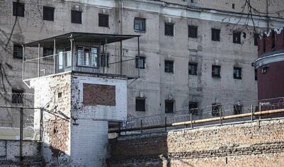 Вымогавшего деньги у кассира адвоката Кононова отправили в СИЗО на два месяца