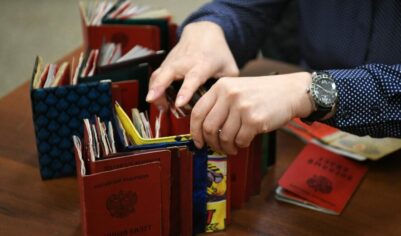 Мошенники крали деньги с карт участников СВО. Задержаны сотрудники пункта отбора на службу