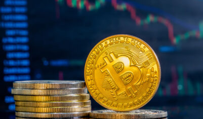 Биткоин начал предновогоднее ралли с рекорда: как россияне могут на этом заработать