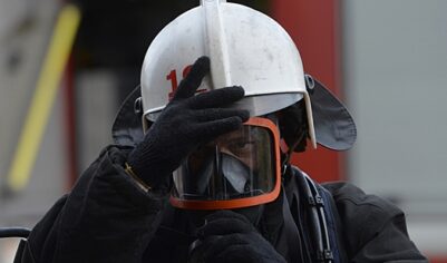 В Подмосковье загорелся склад с макулатурой и техникой
