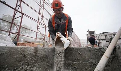 Из-за нехватки строек в России начал падать спрос на цемент