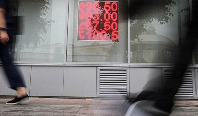 Курс доллара на внебиржевых торгах почти превысил 114 рублей