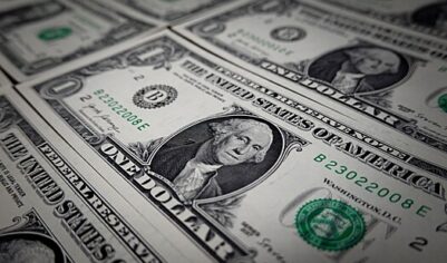 Курс доллара поднялся выше 108 рублей на бирже
