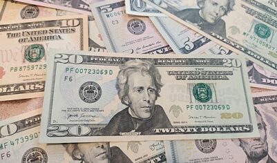 Банк России увеличит объем продаж валюты до 4,76 млрд рублей в день