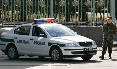 В горах Грузии вооруженные преступники напали на семейную пару из России