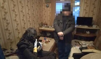 Россиянин зашел в гости к двум друзьям-братьям и заколол их ножом