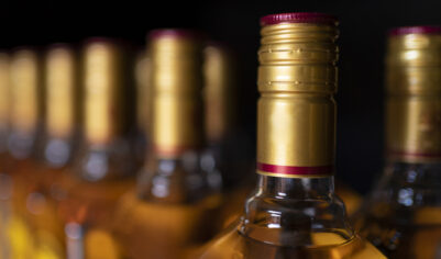 Продажи водки и коньяка резко снизились: россияне начали меньше пить