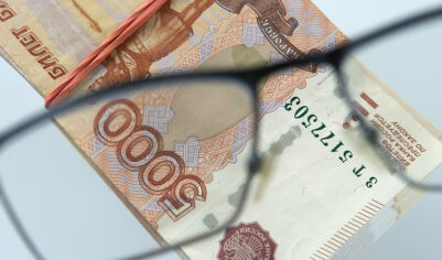 Рубль укрепляется вслед за нефтью, но стабильность сырьевого рынка по-прежнему под вопросом