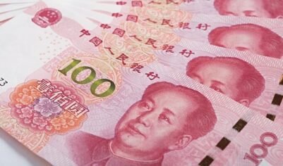 Курс юаня опустился ниже 11 рублей впервые с 19 июня прошлого года