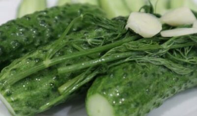 Хрустящие малосольные огурцы на минералке вкусный рецепт с фото пошагово и видео