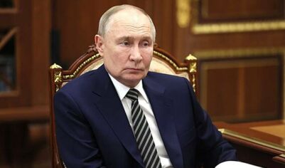 Путин передал советские монеты для создания памятника в Москве
