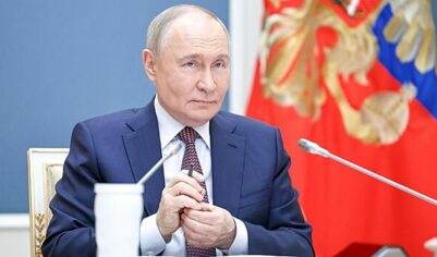 Путин лично проводил премьера Малайзии Ибрагима до машины после встречи в Кремле