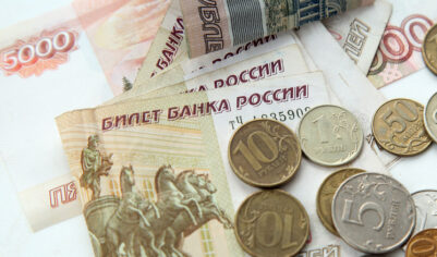 Официально инфляция в России снижается, а люди считают, что растет