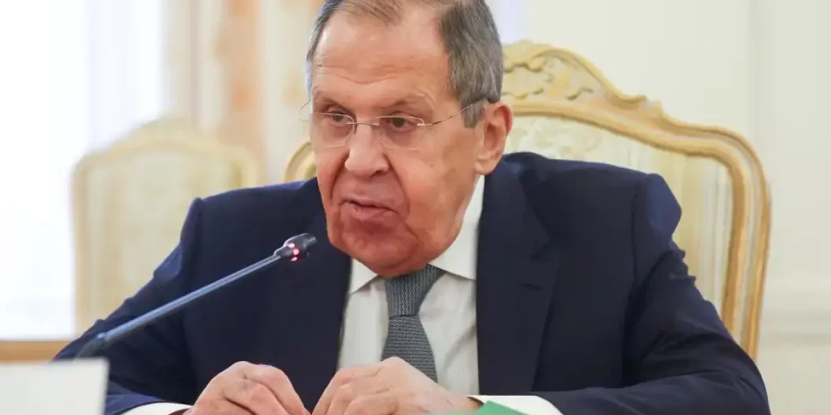 Переговорный процесс без иллюзий: Лавров отверг слухи о замене Мединского