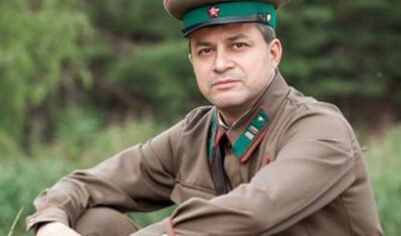 Режиссер Салбиев оценил присутствие Сигала и Кустурицы на параде Победы