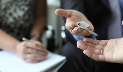 «Государству будет дешевле просто выкупать эти квартиры и отдавать людям даром»: эксперт жестко разнес льготную ипотеку