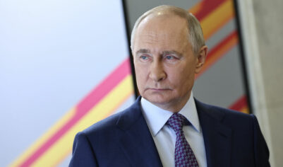 «Сидят по щелям и подвалам»: Путин предложил сдаться остаткам ВСУ в Курской области