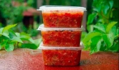 Очень вкусный соус ко всему всего за 5 минут. Варить НЕ надо. Можно на зиму. Свежий аромат и свежий вкус